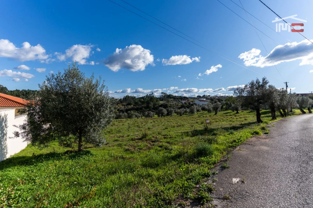 Terreno para Venda em Atouguia Foto 1