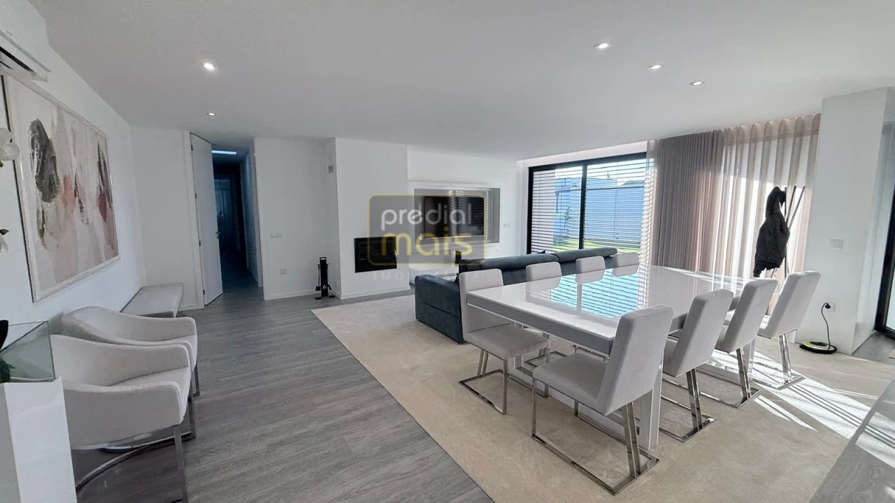 Moradia T3 para Venda em Louro Foto 8