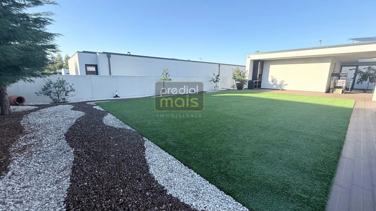 Moradia T3 para Venda em Louro Foto 2