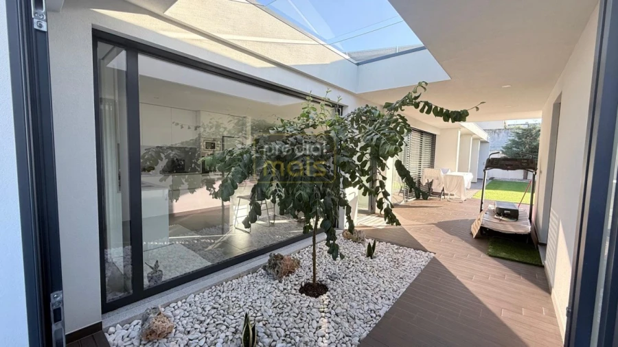 Moradia T3 para Venda em Louro Foto 5