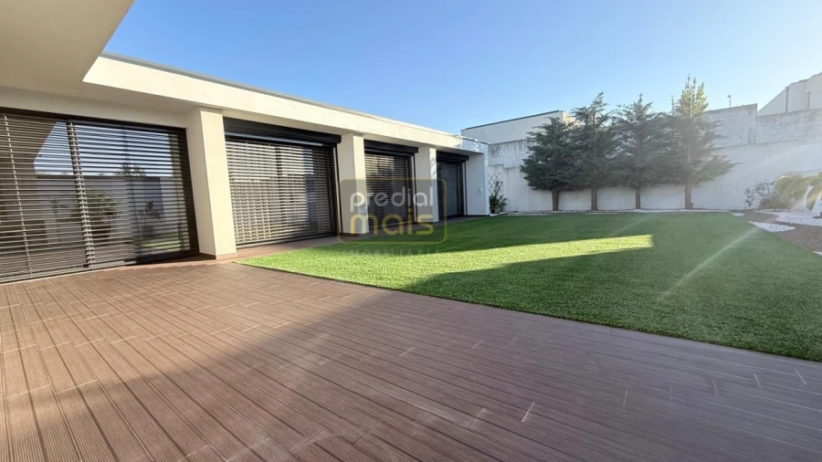 Moradia T3 para Venda em Louro Foto 3