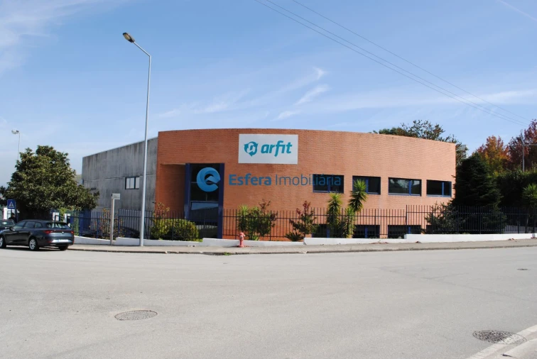 Loja para Arrendamento em Castêlo da Maia Foto 1