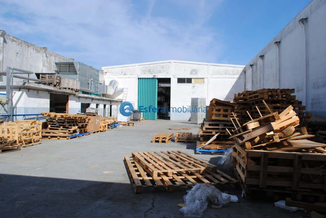 Loja para Arrendamento em Moreira Foto 16