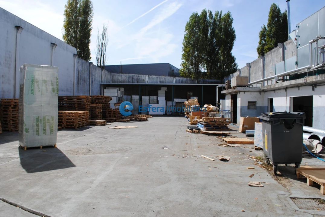 Loja para Arrendamento em Moreira Foto 16