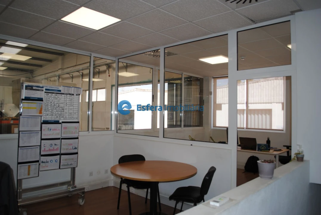 Loja para Arrendamento em Moreira Foto 11