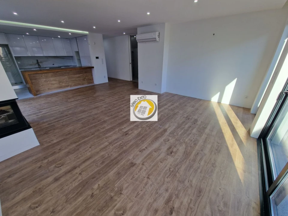 Moradia T4 para Venda em Serzedo e Perosinho Foto 8