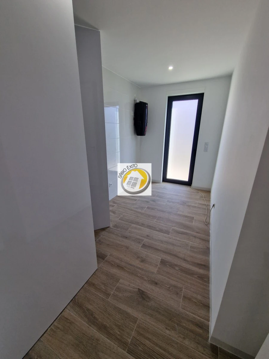 Moradia T4 para Venda em Serzedo e Perosinho Foto 14