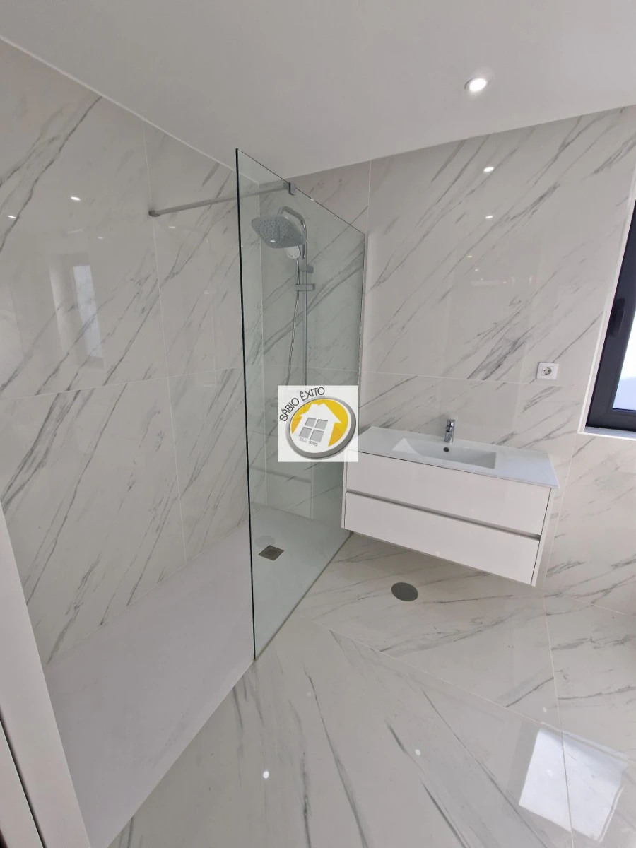 Moradia T4 para Venda em Serzedo e Perosinho Foto 22