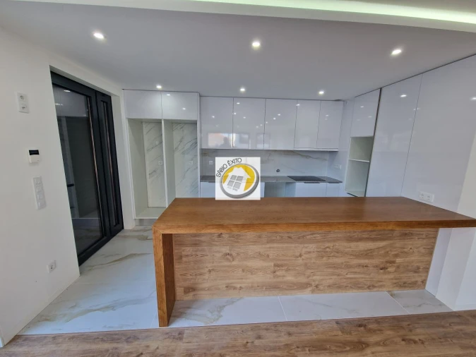 Moradia T4 para Venda em Serzedo e Perosinho Foto 3