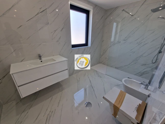 Moradia T4 para Venda em Serzedo e Perosinho Foto 28