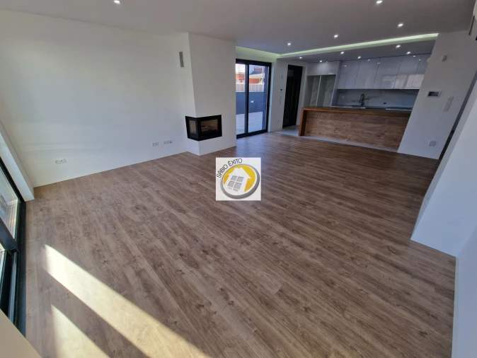 Moradia T4 para Venda em Serzedo e Perosinho Foto 9