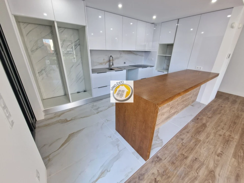 Moradia T4 para Venda em Serzedo e Perosinho Foto 2