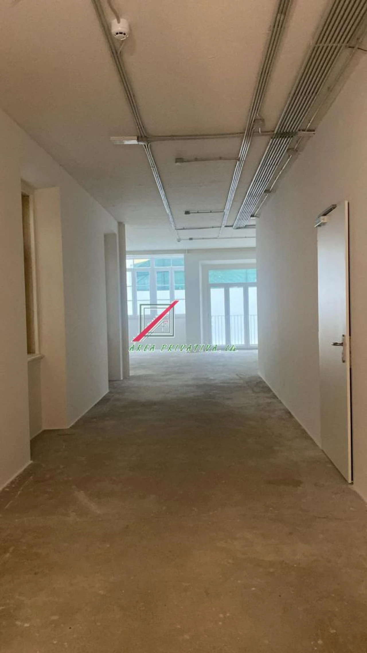 Loja para Arrendamento em Avenidas Novas Foto 6