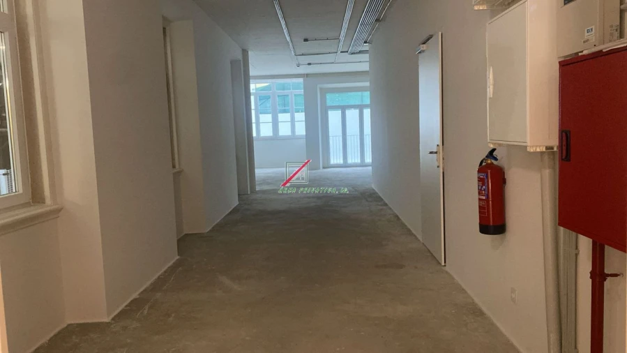 Loja para Arrendamento em Avenidas Novas Foto 13