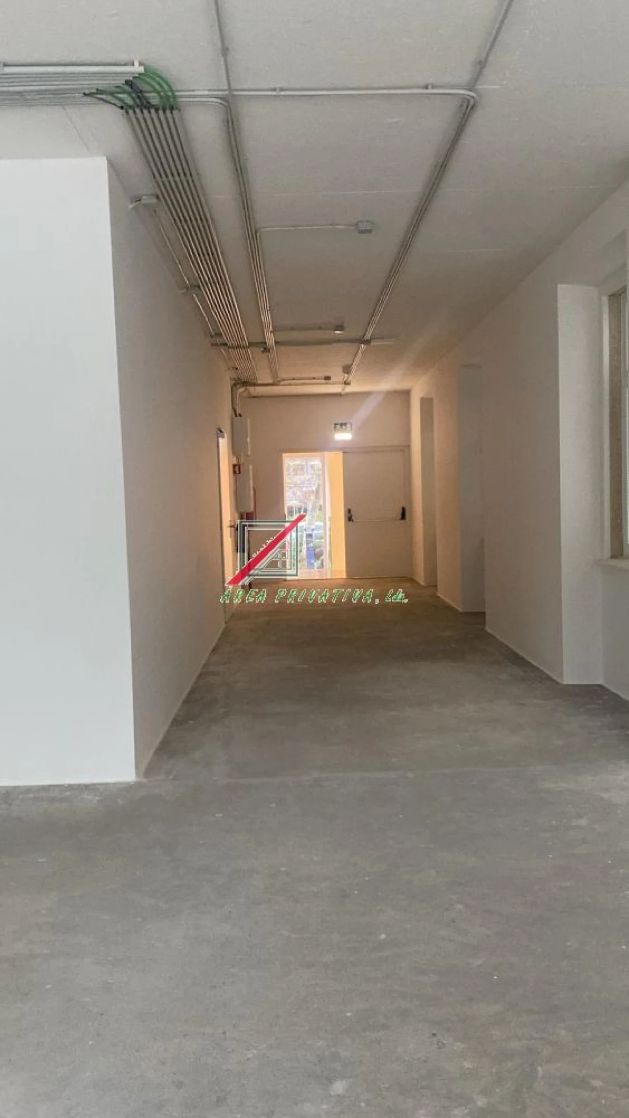 Loja para Arrendamento em Avenidas Novas Foto 8