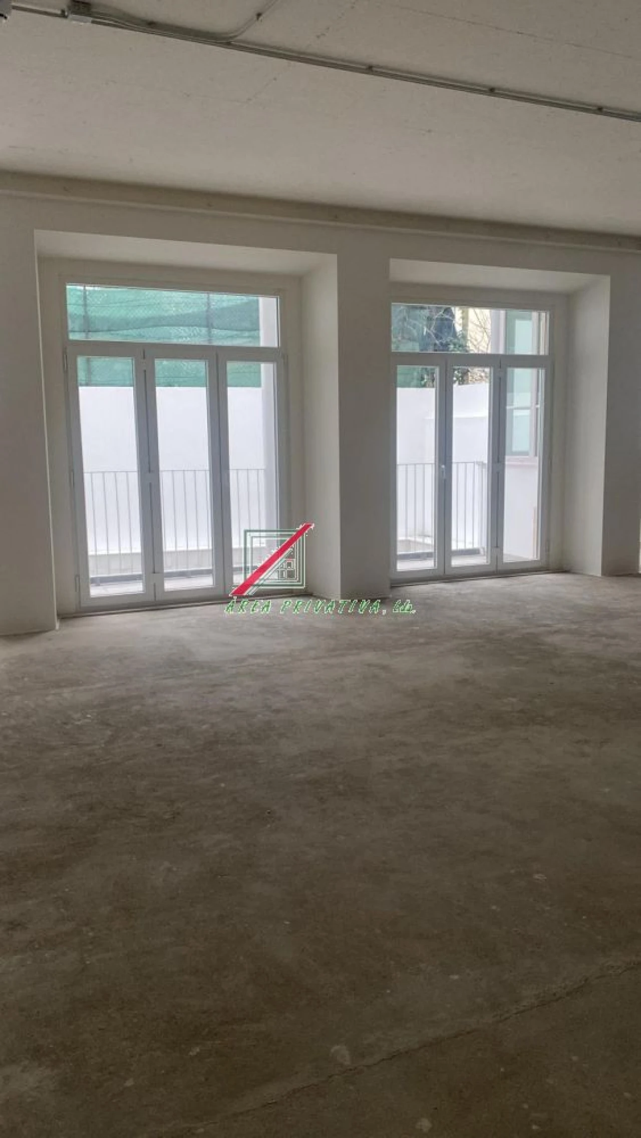 Loja para Arrendamento em Avenidas Novas Foto 17