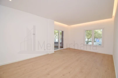 Apartamento T3 para Venda em Carcavelos e Parede