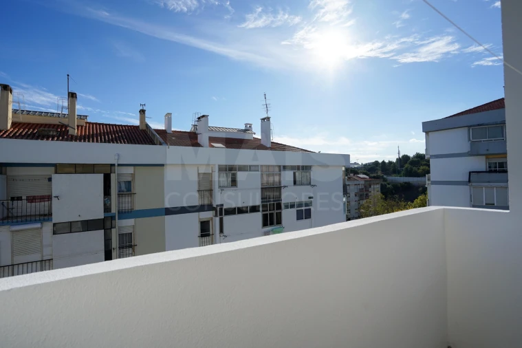 Apartamento T3 para Venda em Sacavém e Prior Velho Foto 7