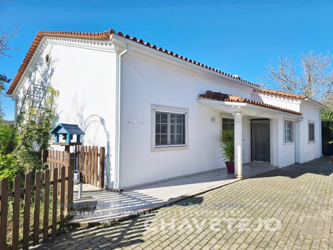 Moradia T4 para Venda em Chãos Foto 2