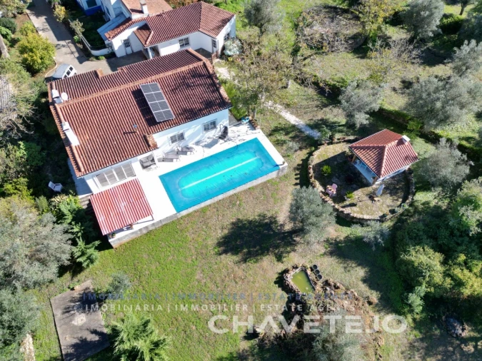 Moradia T4 para Venda em Chãos Foto 4