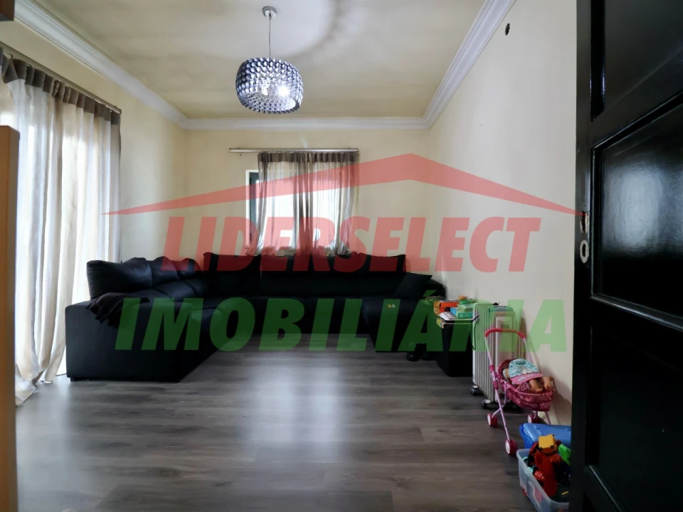 Moradia T3 para Venda em São Pedro da Cadeira Foto 4