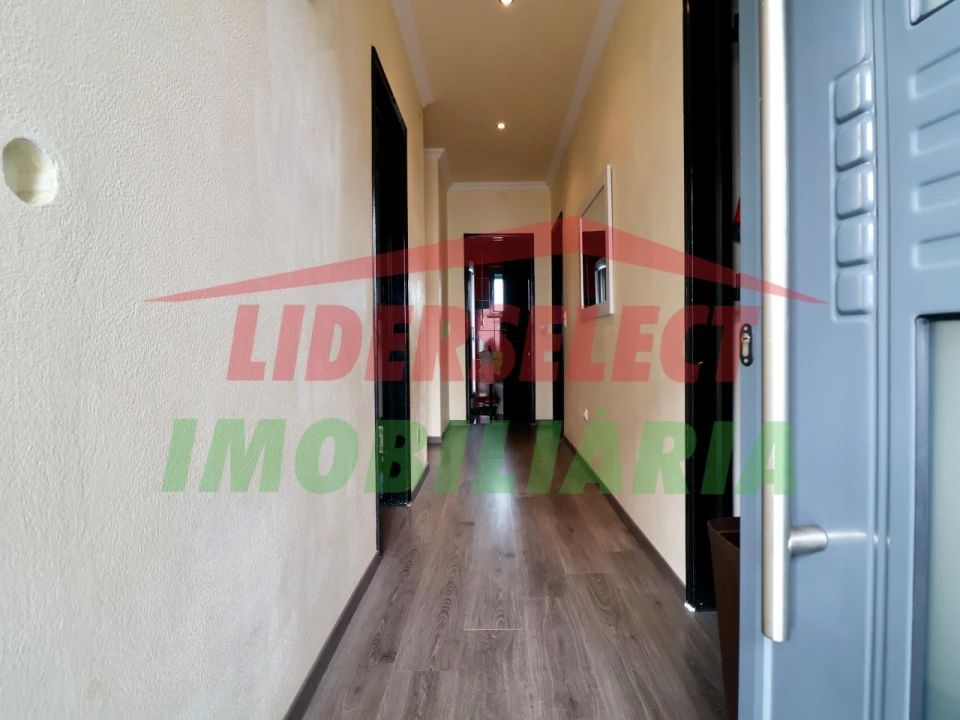 Moradia T3 para Venda em São Pedro da Cadeira Foto 9