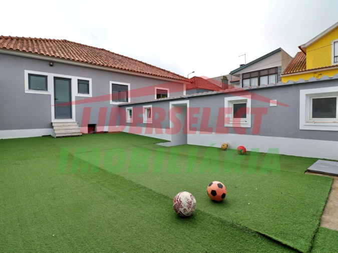 Moradia T3 para Venda em São Pedro da Cadeira