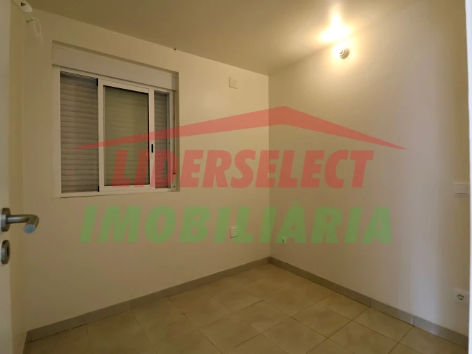 Moradia T3 para Venda em São Pedro da Cadeira Foto 39