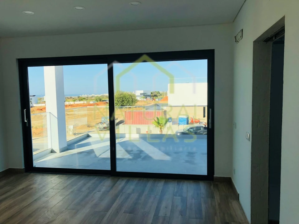Moradia T4 para Venda em Guia Foto 12