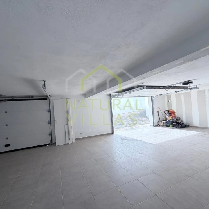 Moradia T4 para Venda em Guia Foto 22