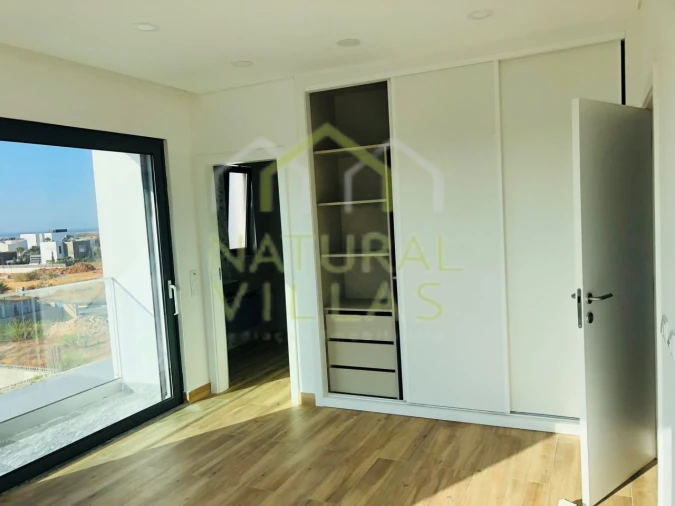 Moradia T4 para Venda em Guia Foto 9