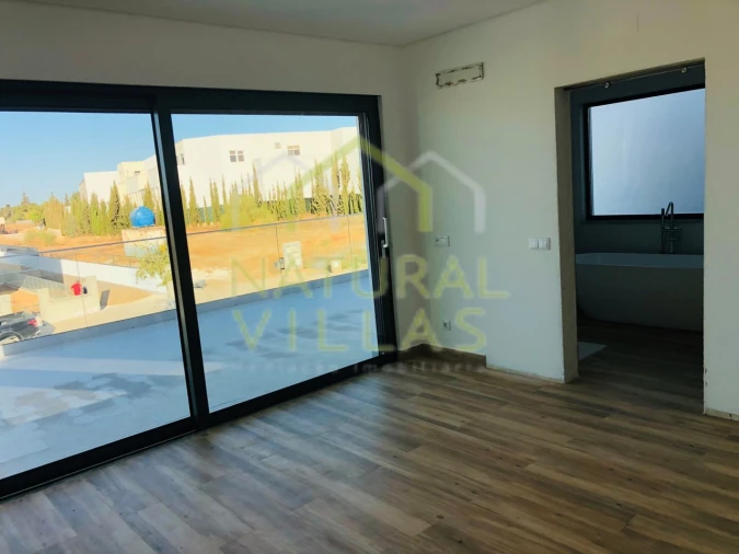 Moradia T4 para Venda em Guia Foto 11