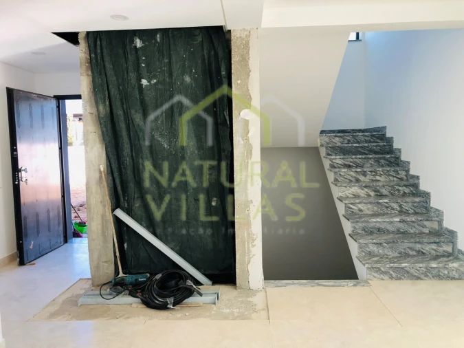 Moradia T4 para Venda em Guia Foto 6