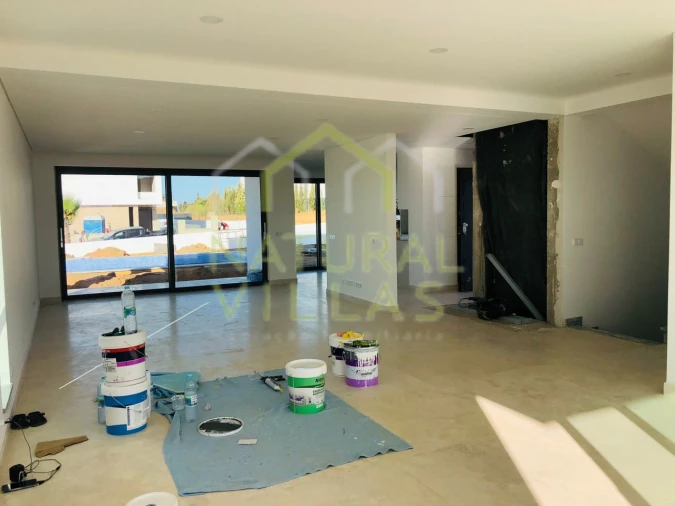 Moradia T4 para Venda em Guia Foto 4