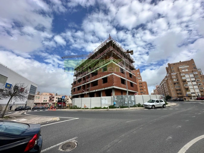 Apartamento T3 para Venda em Rio de Mouro Foto 1
