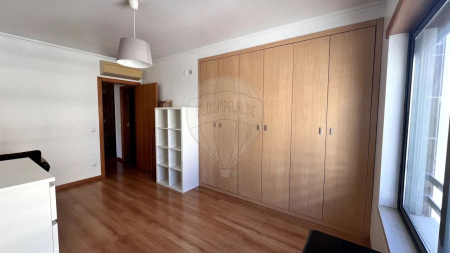 Apartamento T2 para Arrendamento em Santo António dos Cavaleiros e Frielas Foto 24