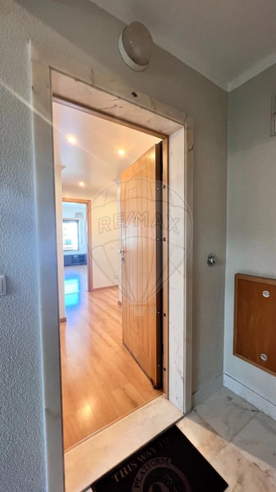 Apartamento T2 para Arrendamento em Santo António dos Cavaleiros e Frielas Foto 3