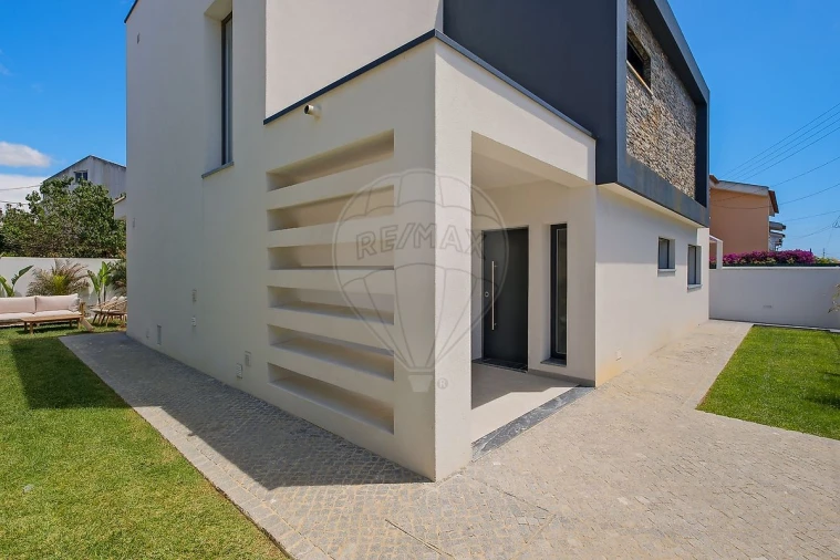 Moradia T4 para Arrendamento em São Domingos de Rana Foto 22