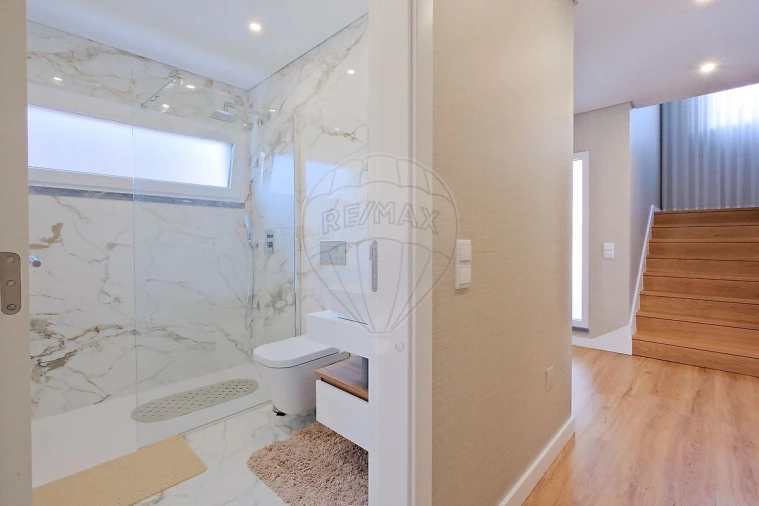 Moradia T4 para Arrendamento em São Domingos de Rana Foto 6