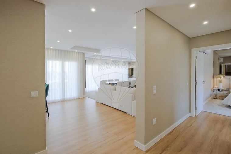 Moradia T4 para Arrendamento em São Domingos de Rana Foto 18