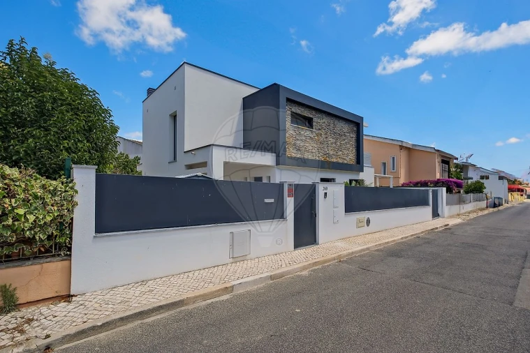 Moradia T4 para Arrendamento em São Domingos de Rana Foto 20