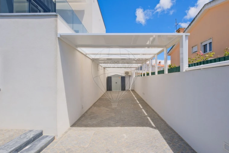 Moradia T4 para Venda em São Domingos de Rana Foto 4