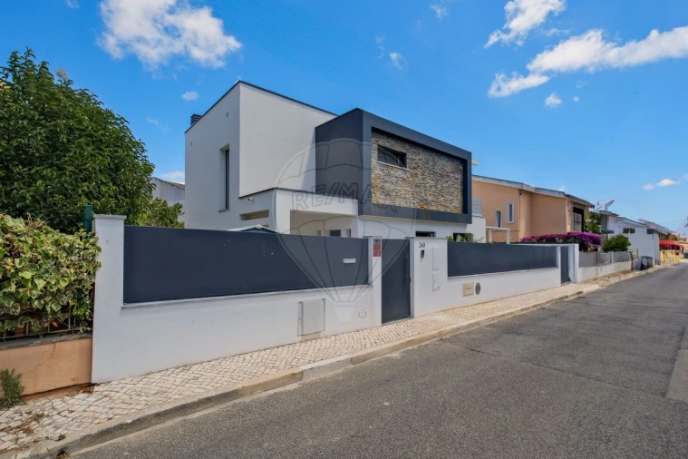 Moradia T4 para Venda em São Domingos de Rana Foto 20