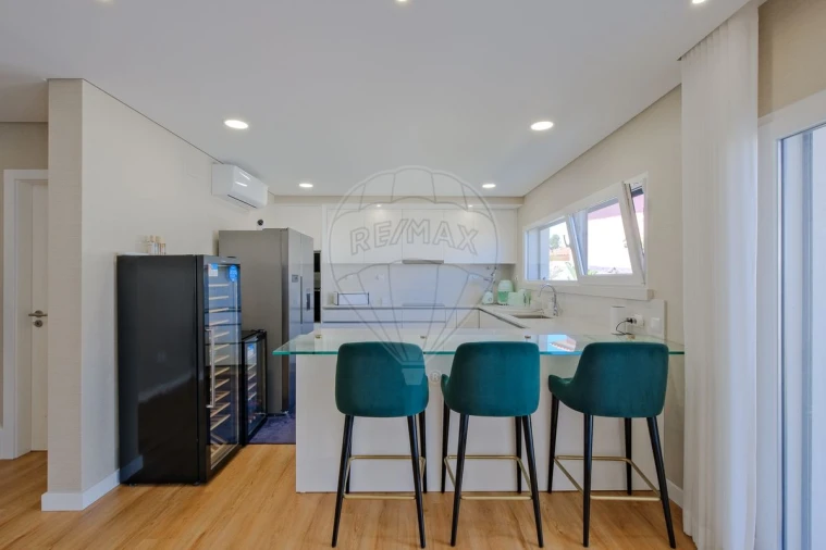 Moradia T4 para Venda em São Domingos de Rana Foto 12