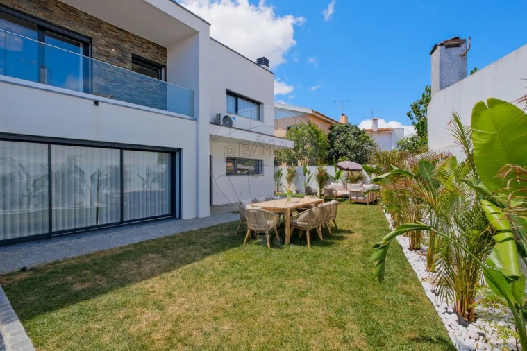 Moradia T4 para Venda em São Domingos de Rana Foto 39