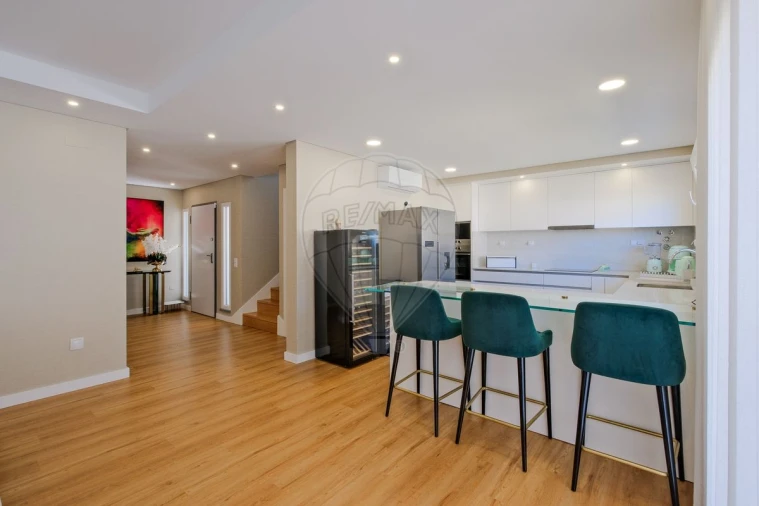 Moradia T4 para Venda em São Domingos de Rana Foto 34