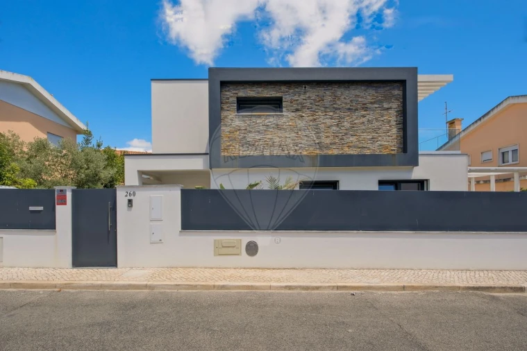 Moradia T4 para Venda em São Domingos de Rana Foto 21