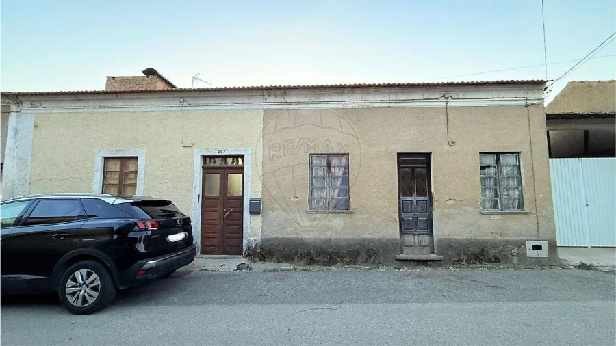 Moradia T3 para Venda em Recardães e Espinhel