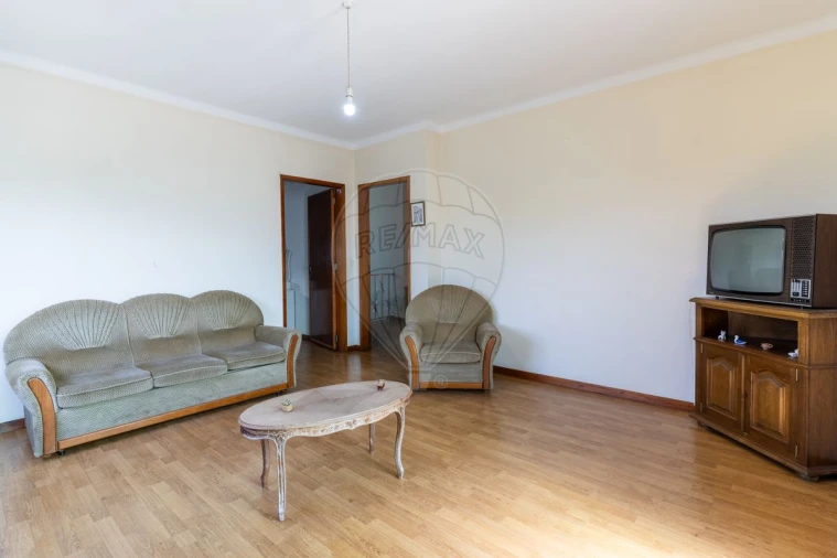 Moradia T4 para Venda em Recardães e Espinhel Foto 3