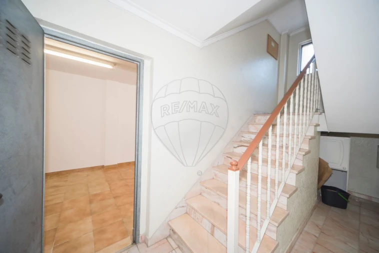 Apartamento T2 para Arrendamento em Carcavelos e Parede Foto 24